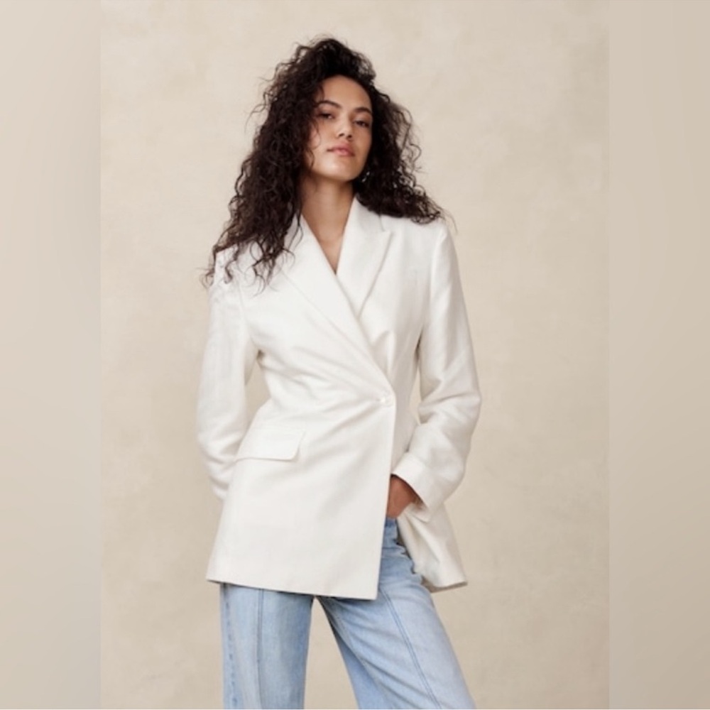 NWT viscose linen hourglass blazer. Never worn. Gorgeous.
